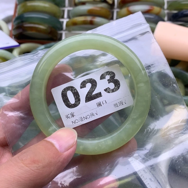 芳***堂蛇纹石玉未镶嵌手镯