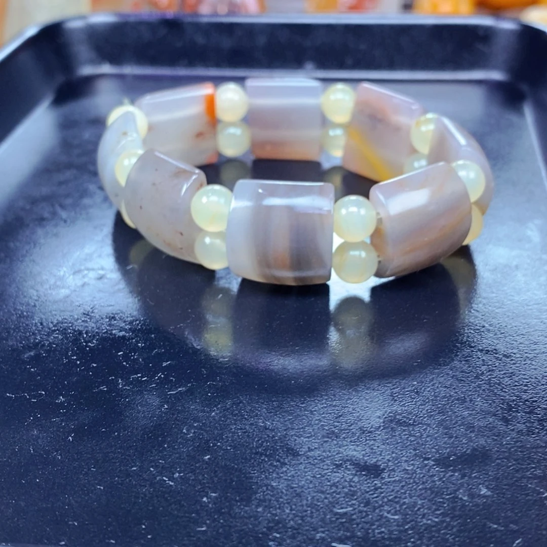 石英质玉（黄龙玉）未镶嵌颈饰