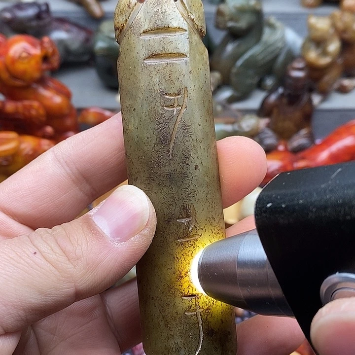 未镶嵌蛇纹石玉颈饰