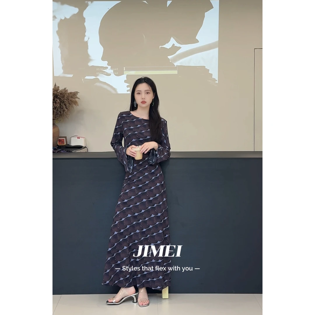 紫烟高级斜裁圆领印花喇叭袖气质显瘦轻奢连衣裙秋冬长款裙子长裙