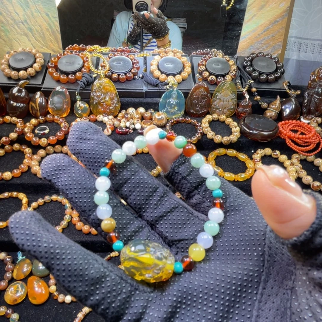 琥珀未镶嵌手串貔貅