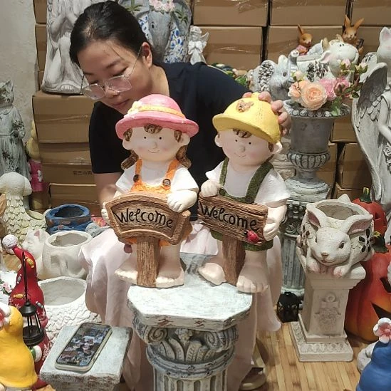 合成树脂氧化镁欢迎牌男女孩一对