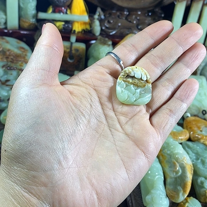 岫岩河磨玉（透闪石质玉）未镶嵌颈饰