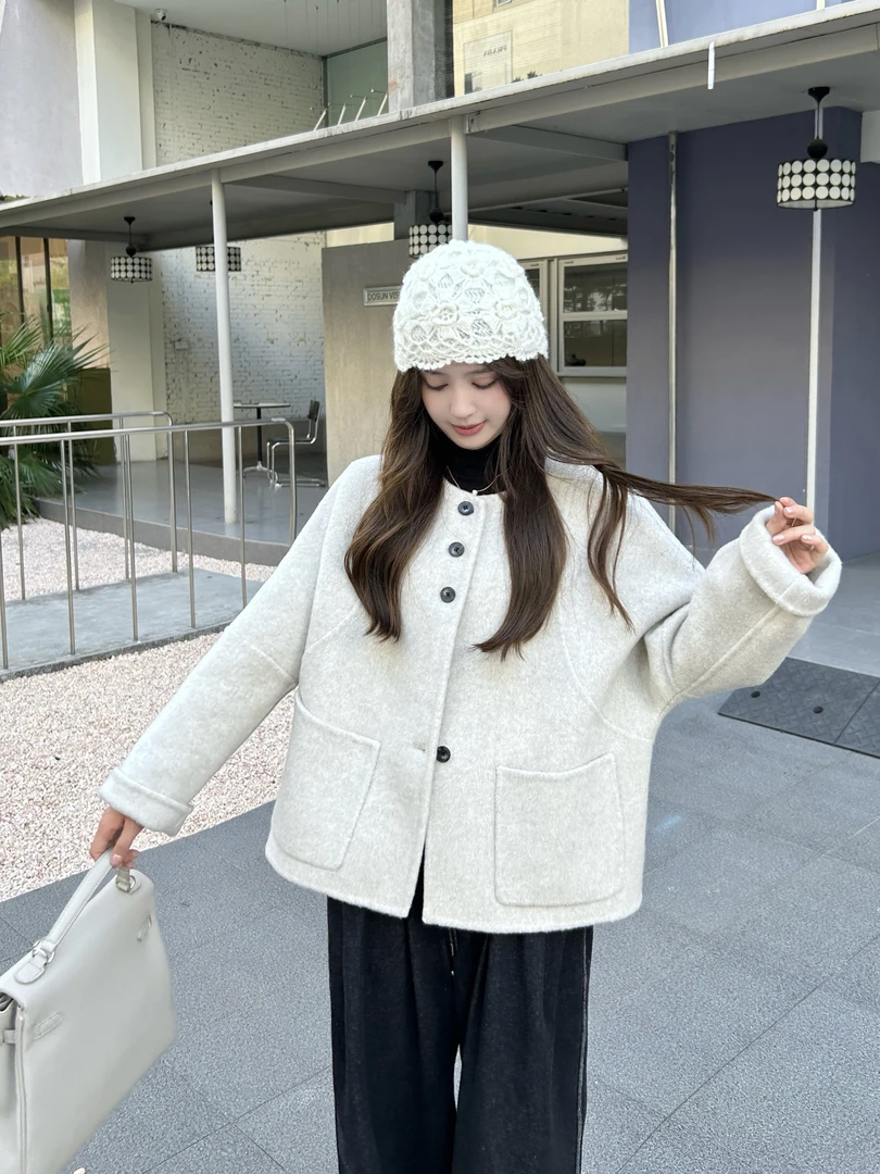 女冬季宽松羊毛外套短款休闲时尚圆领百搭韩版大衣