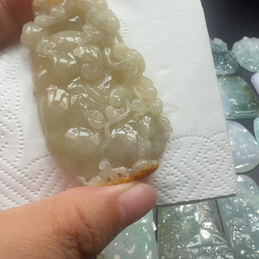 翡翠未镶嵌颈饰吊坠