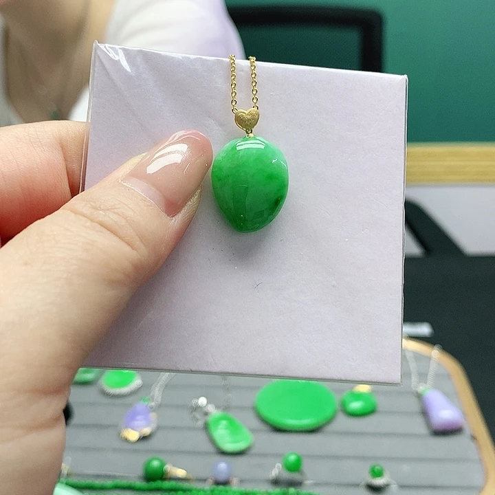 翡翠18K金镶嵌颈饰翡翠18K金镶嵌项链吊坠