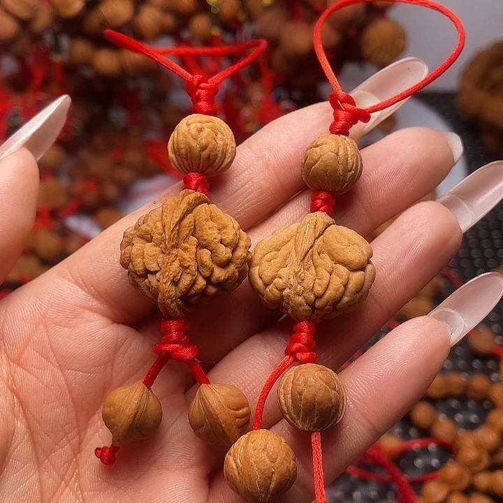 木质类龙纹桃枭挂件