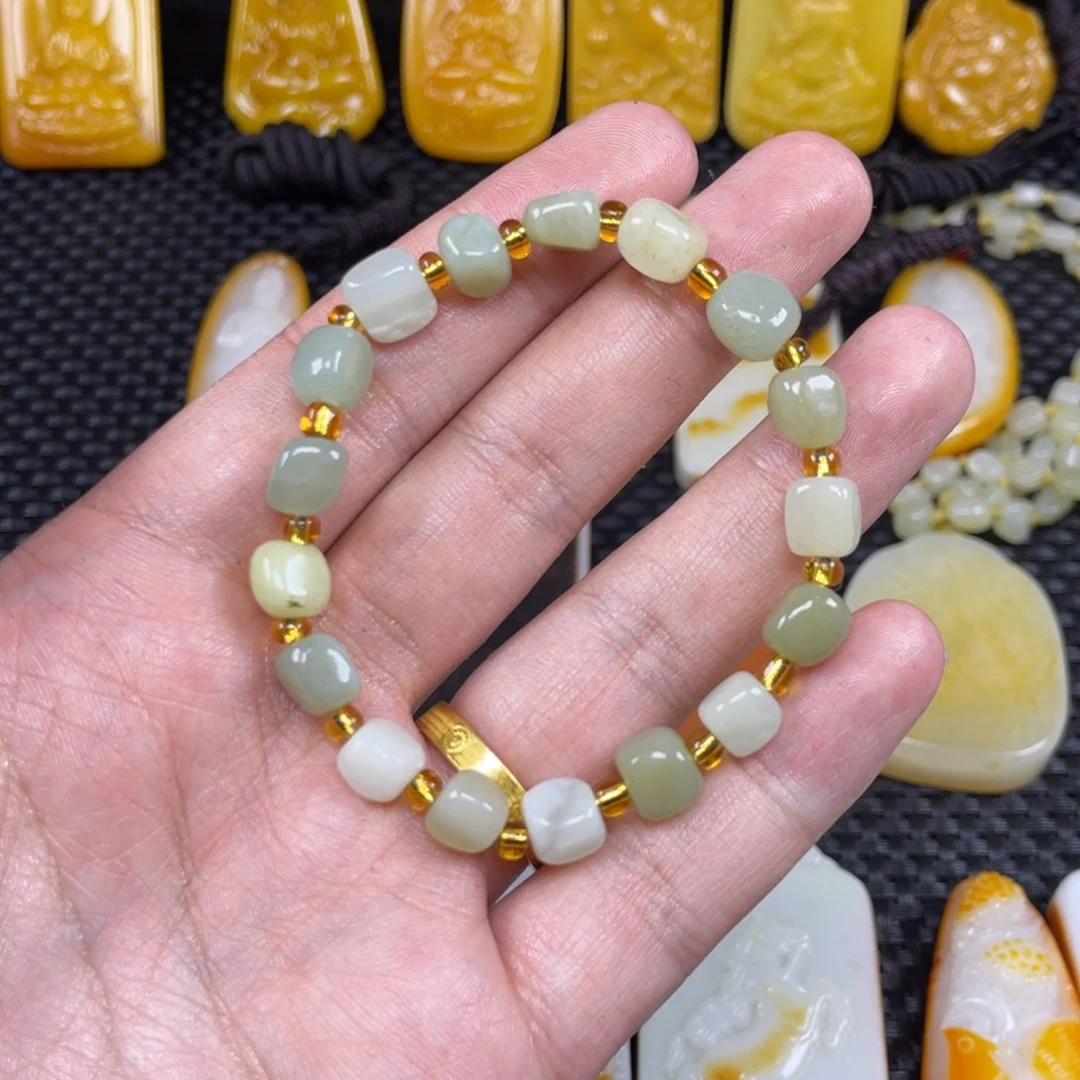 颈饰未镶嵌和田玉