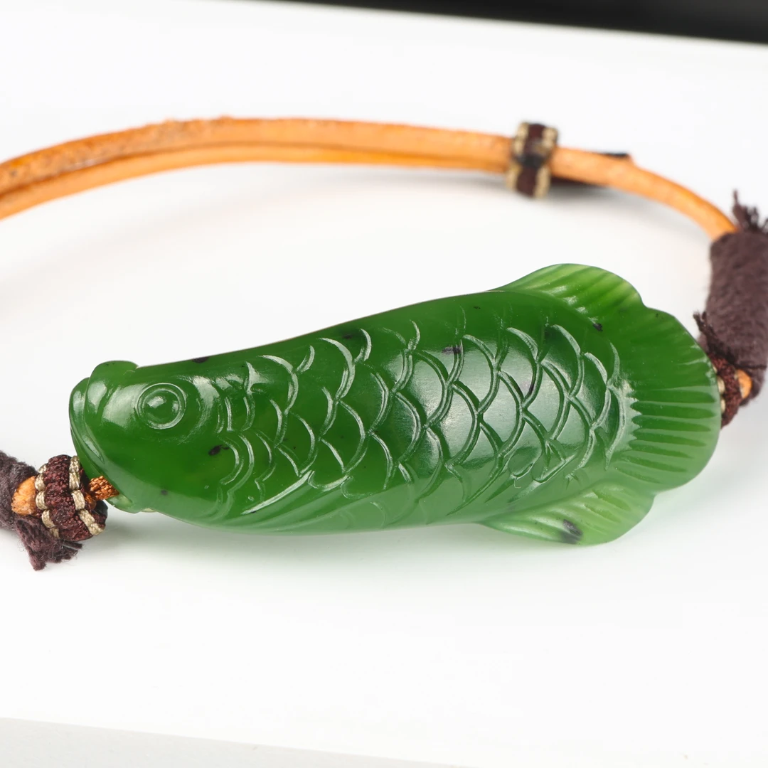 13.2克和田玉碧玉金龙鱼年年有余手牌菠菜绿留有原皮