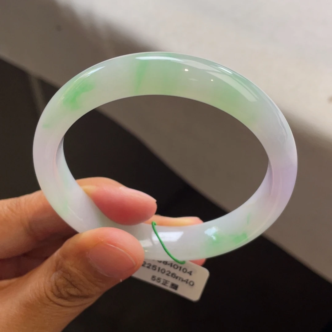 翡翠未镶嵌手镯春彩手镯（有纹）