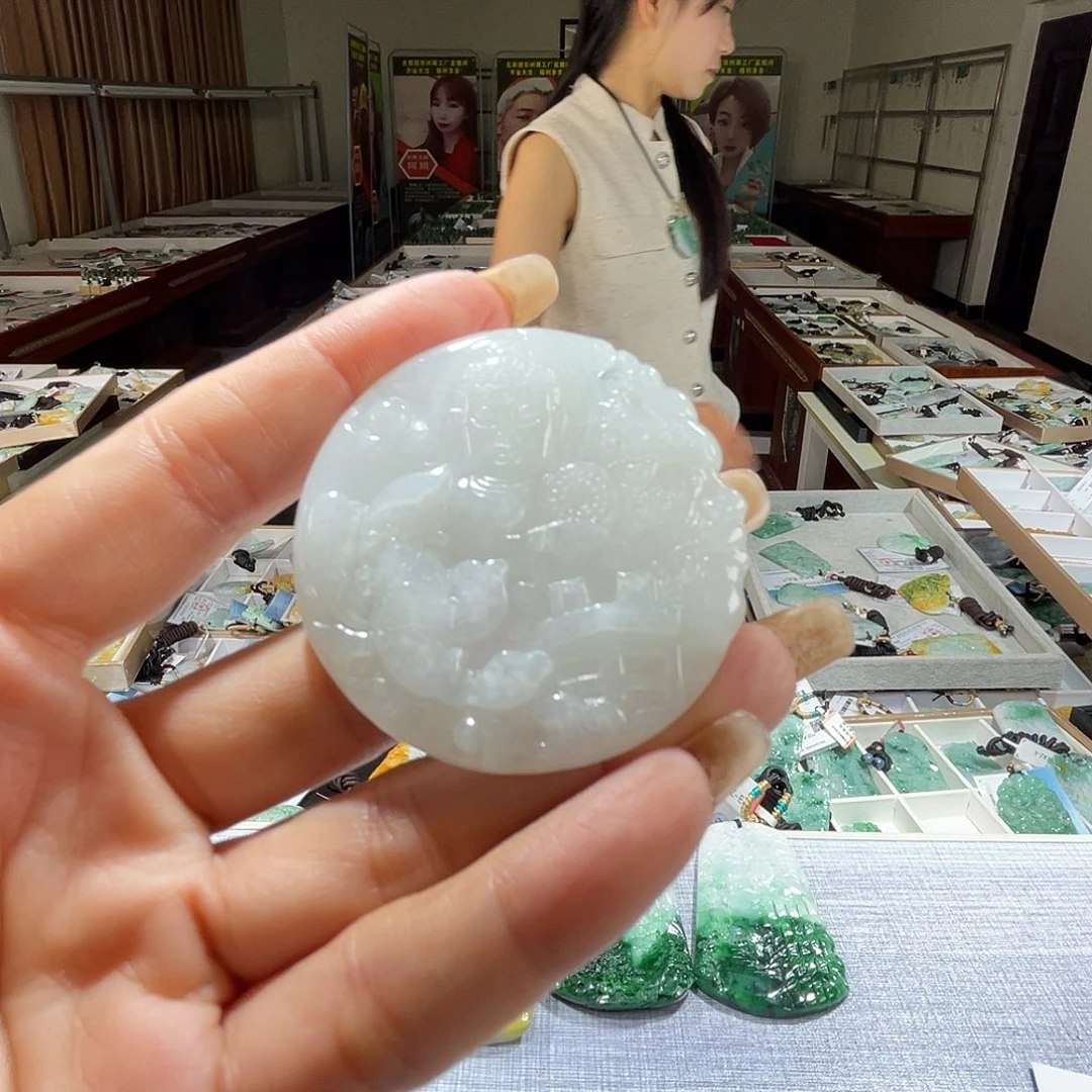 翡翠未镶嵌颈饰一