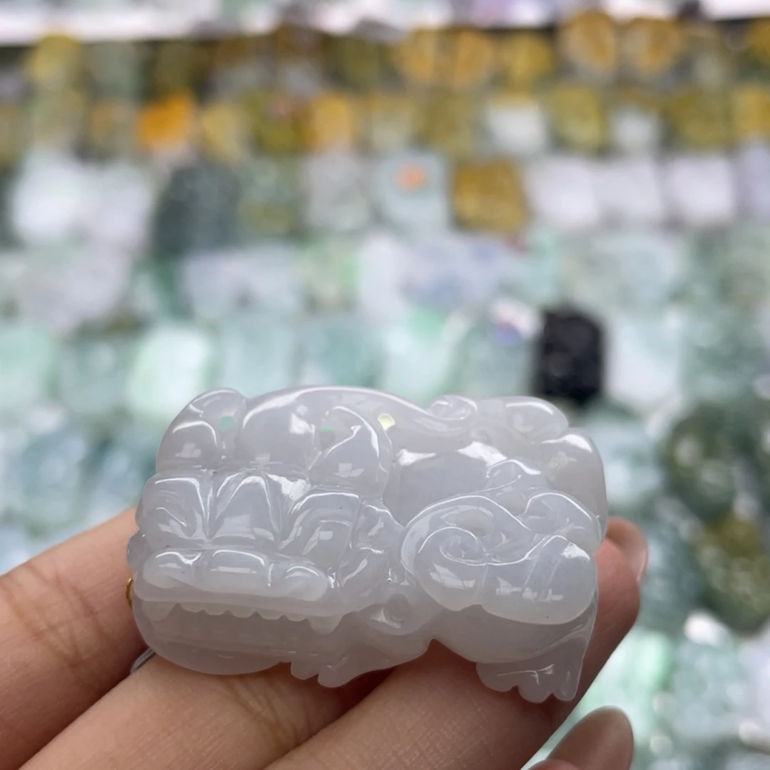 翡翠未镶嵌颈饰貔貅