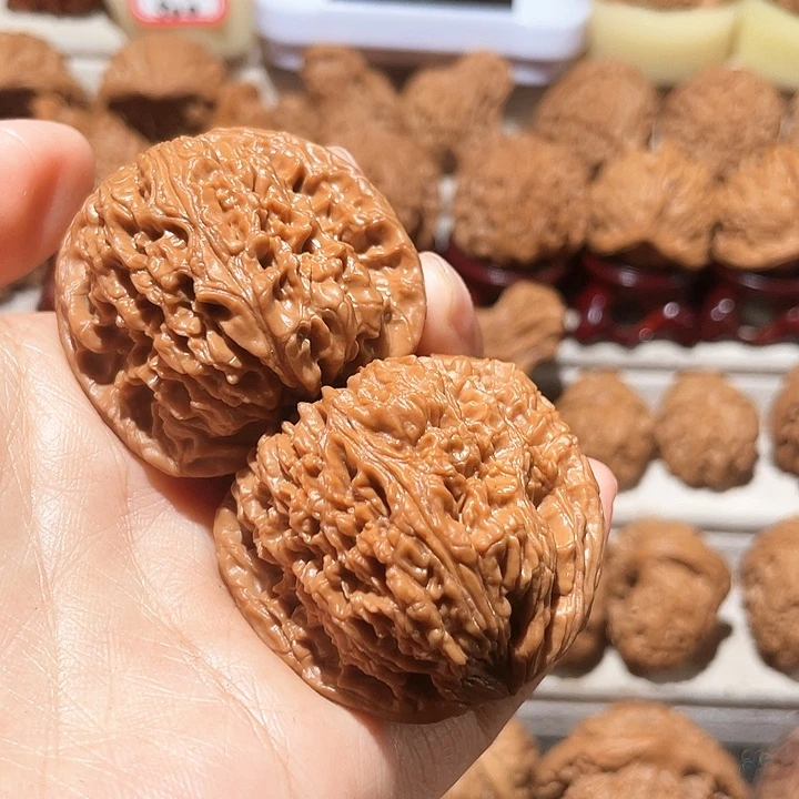 文玩核桃把件蚂蚁拉丝南疆石43尺