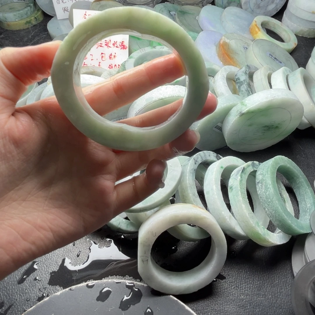 未镶嵌翡翠手镯定制翡翠