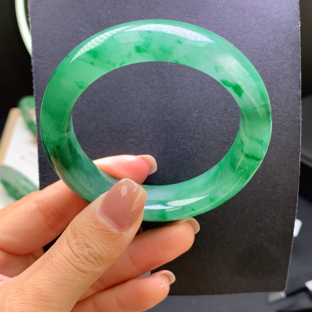 石英质玉未镶嵌手镯56满色飘花轮胎