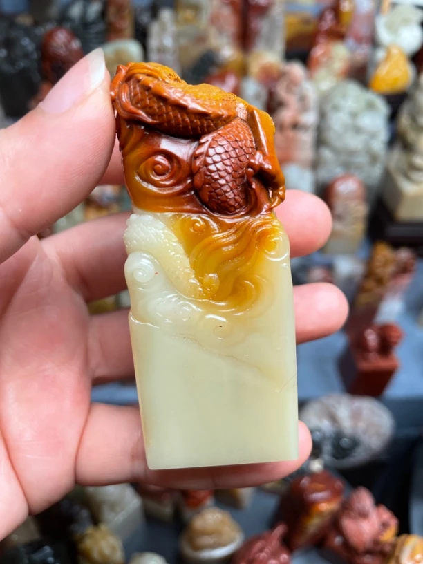 老寿山芙蓉石龙行天下印章