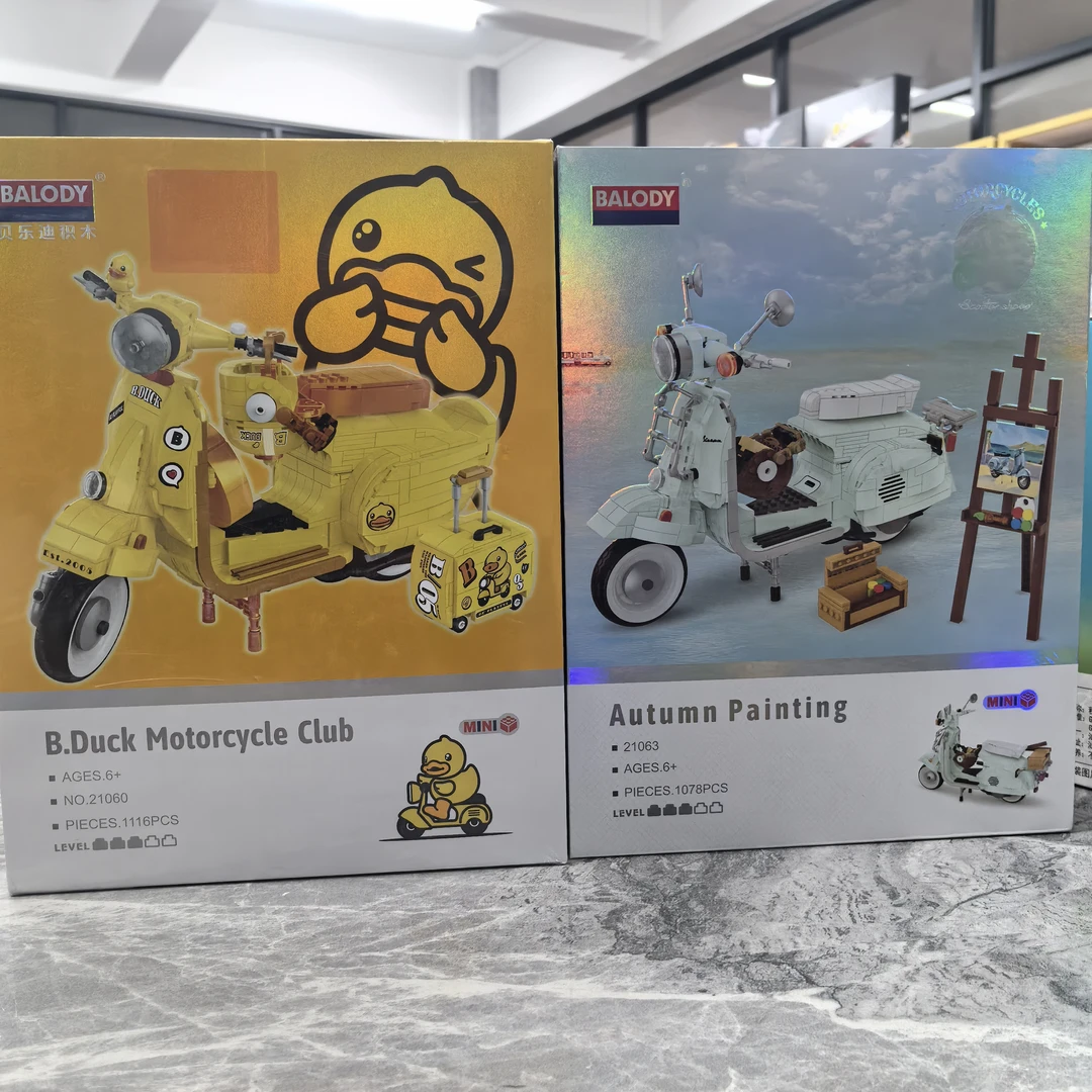 潮玩品积木小黄鸭摩托车系列摆件