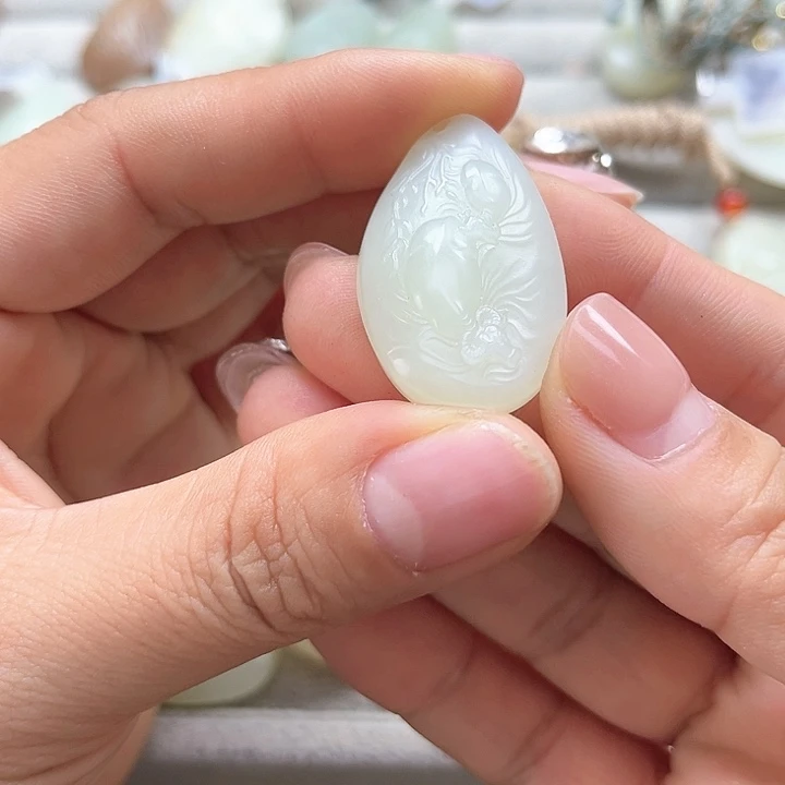 【闪购商品】颈饰未镶嵌和田玉
