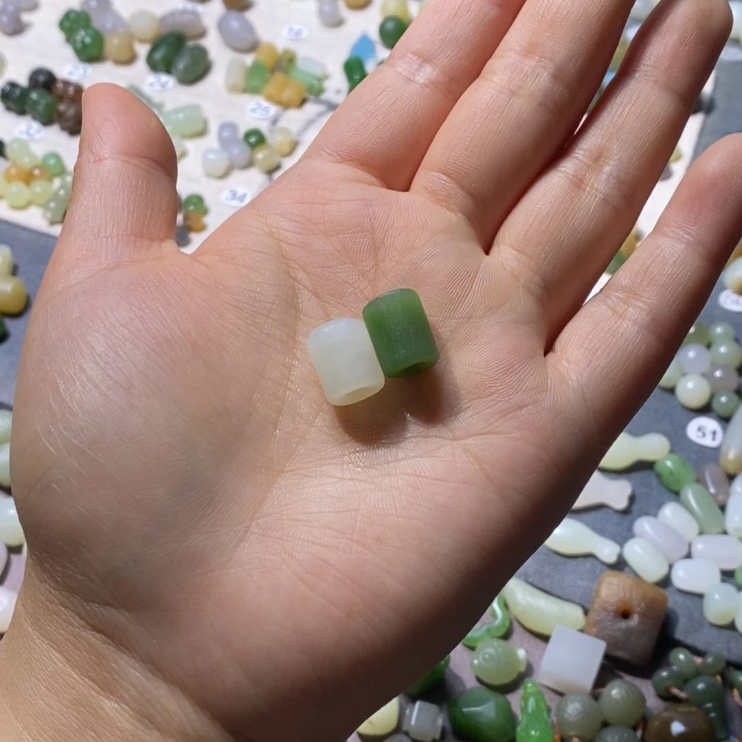 和田玉未镶嵌颈饰月*词