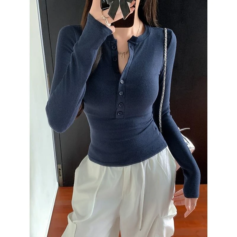 辣妹紧身正肩长袖T恤女2025新款春秋打底衫显瘦内搭纽扣学生上衣