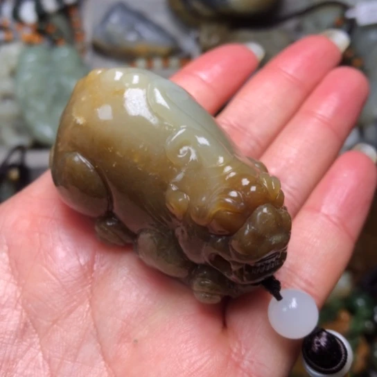 和田玉未镶嵌把件