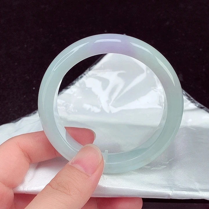 翡翠手镯未镶嵌翡翠