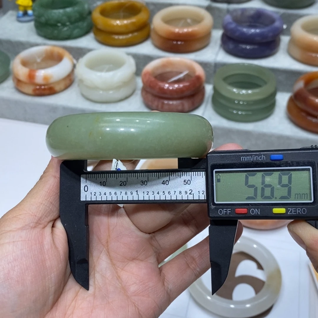 石英岩玉未镶嵌手镯