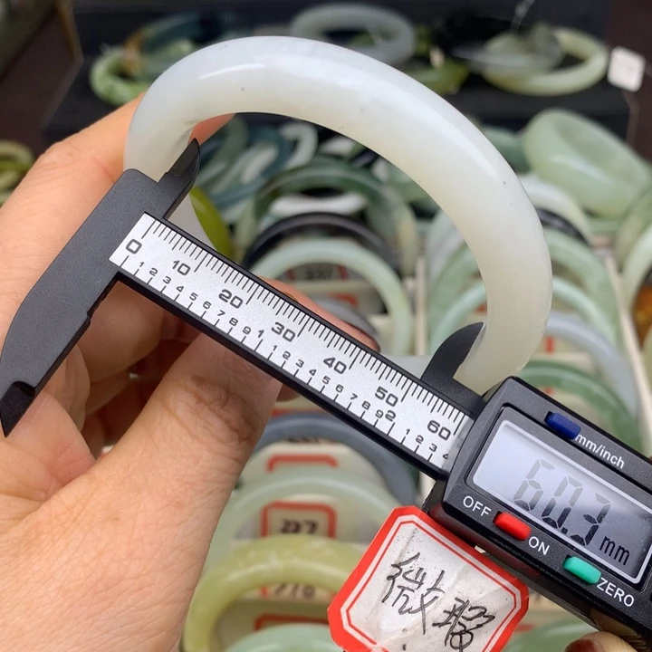 蛇纹石玉未镶嵌手镯325