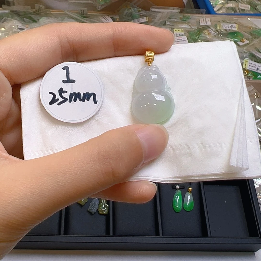 翡翠颈饰18K金镶嵌翡翠