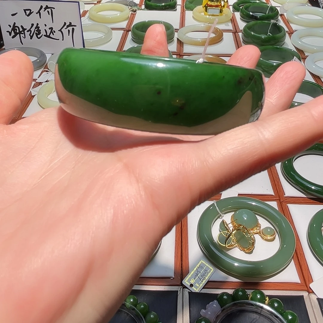 和田玉未镶嵌手镯