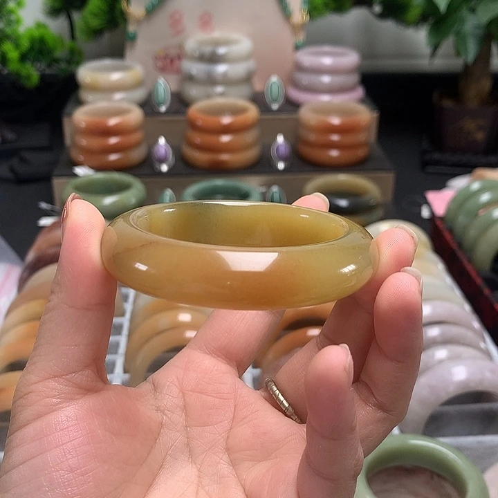 朝***场未镶嵌玉石英质玉（佘太翠）