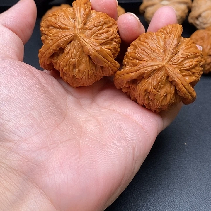 用***7文玩核桃把件白奔