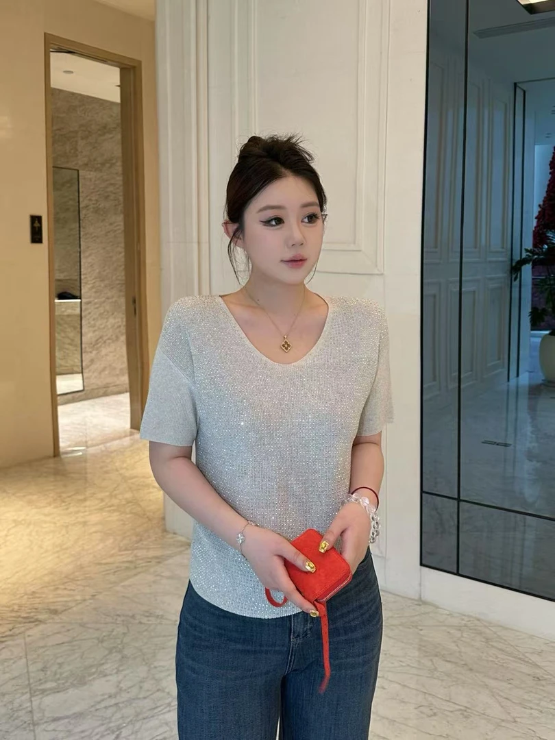 琪琪怪怪大码女装【星河】烫钻百搭V领显瘦针织短袖QQ25TX006