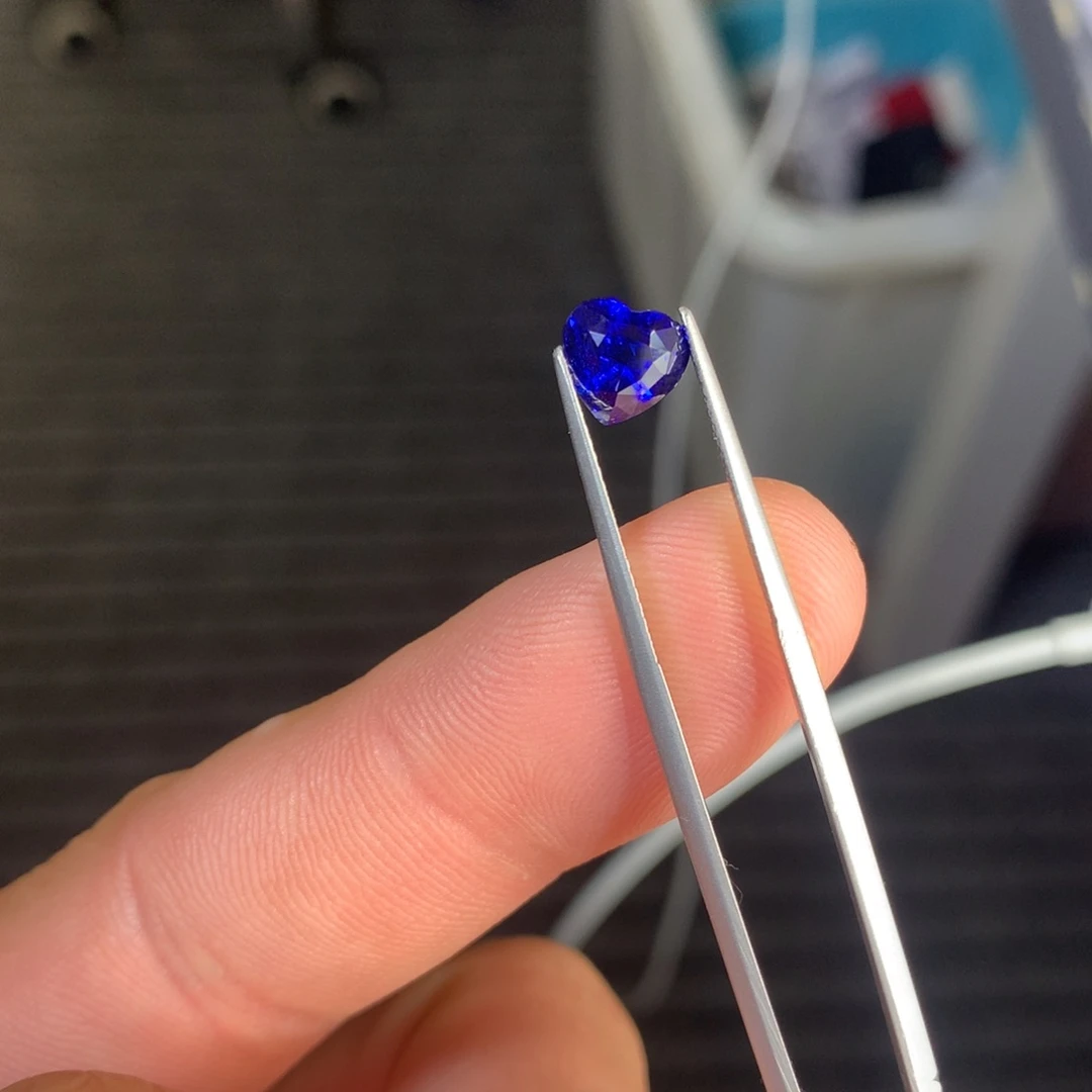 蓝宝石裸石未镶嵌2.04克拉皇家蓝蓝宝石裸石