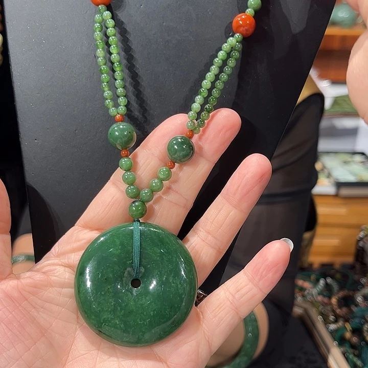 颈饰未镶嵌和田玉