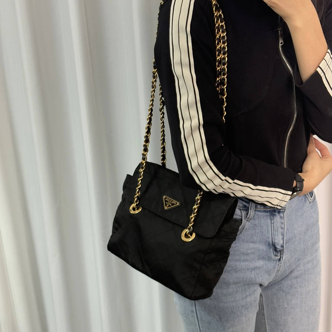 95新 Prada/普拉达 黑金降落伞翻盖单肩包 cy