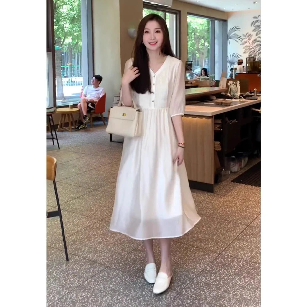 高级感气质V领白色连衣裙女夏季2025新款收腰显瘦温柔风休闲裙子