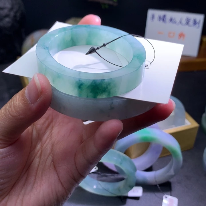 青***青定制翡翠未镶嵌翡翠手镯