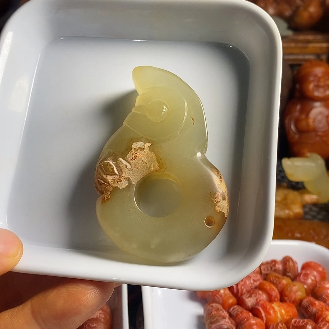 未镶嵌岫岩老玉（透闪石质玉）挂件