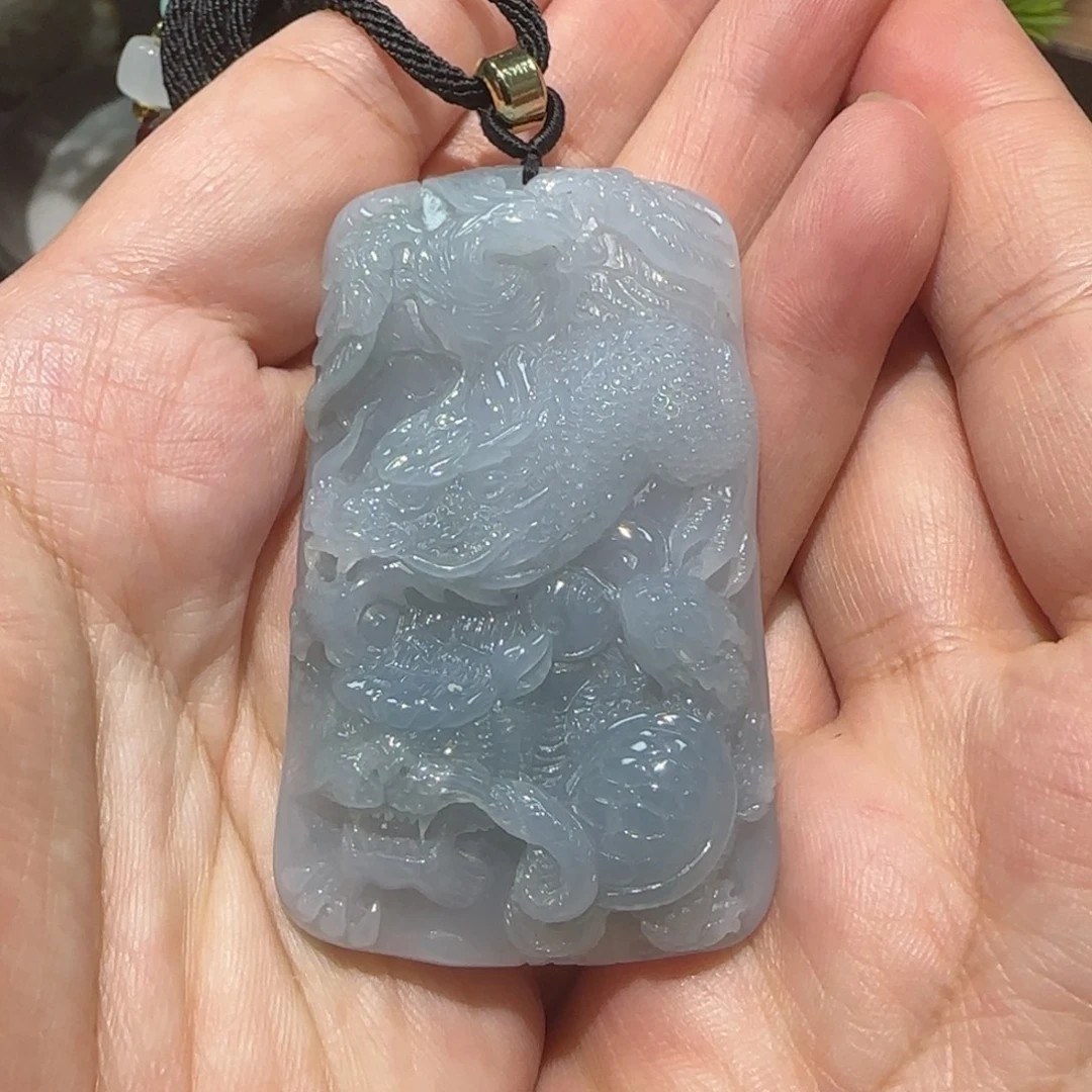 翡翠未镶嵌颈饰。。