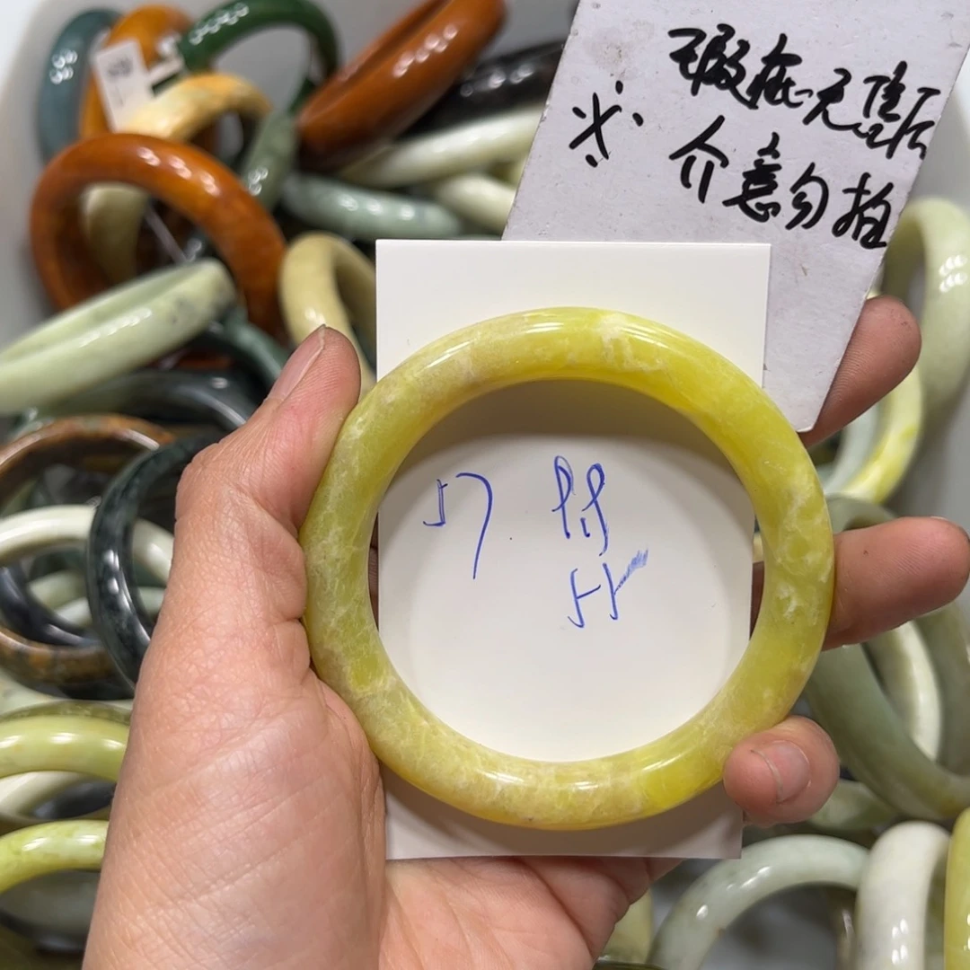 蛇纹石玉手镯未镶嵌