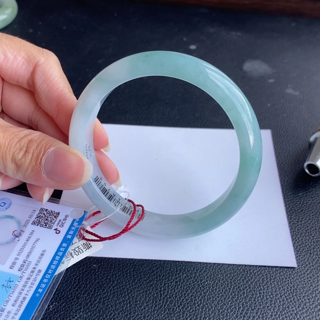 小****翡翠未镶嵌手镯60正圈