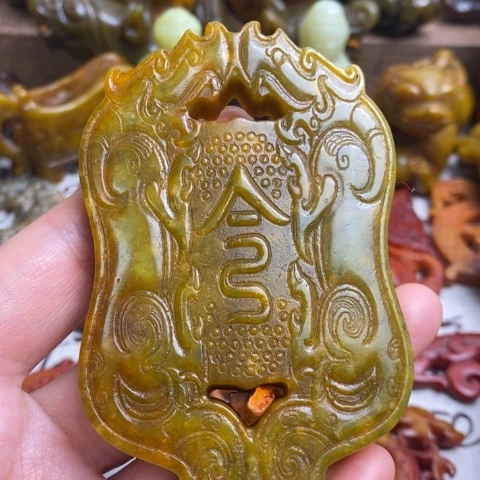 蛇纹石玉未镶嵌颈饰92