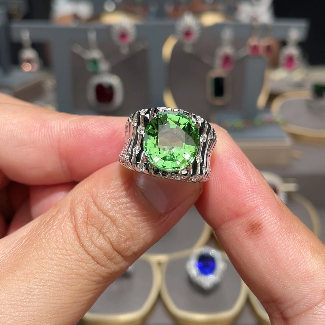 18K金镶嵌碧玺戒指7.38ct