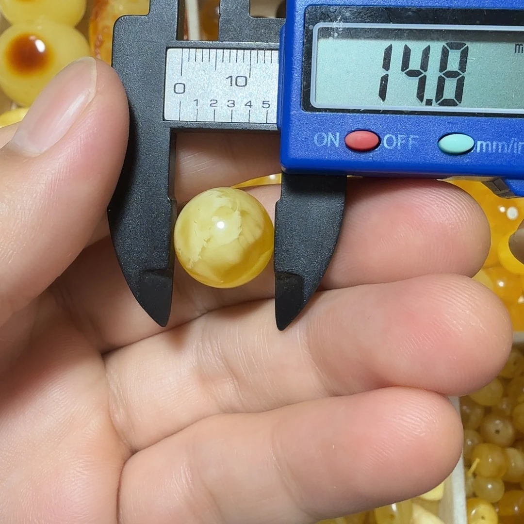 琥珀未镶嵌裸石成品