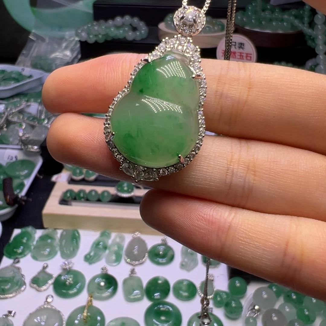 家***子石英岩玉非洲翠未镶嵌