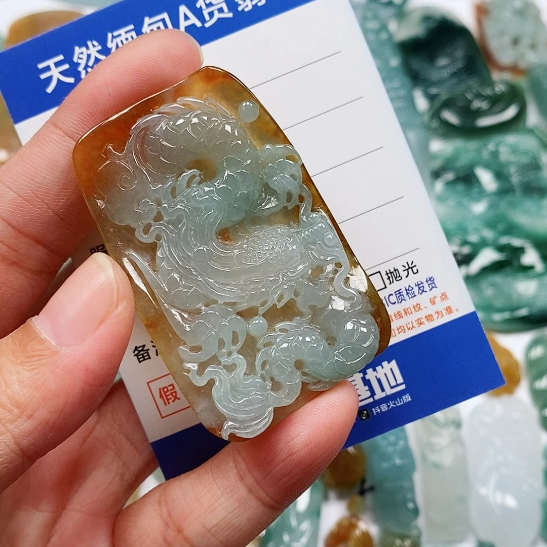 你***吗翡翠未镶嵌颈饰龙