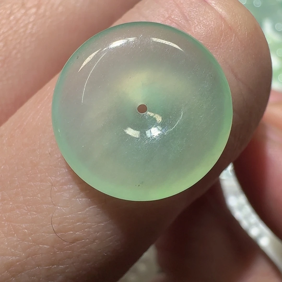 翡翠未镶嵌颈饰平安扣