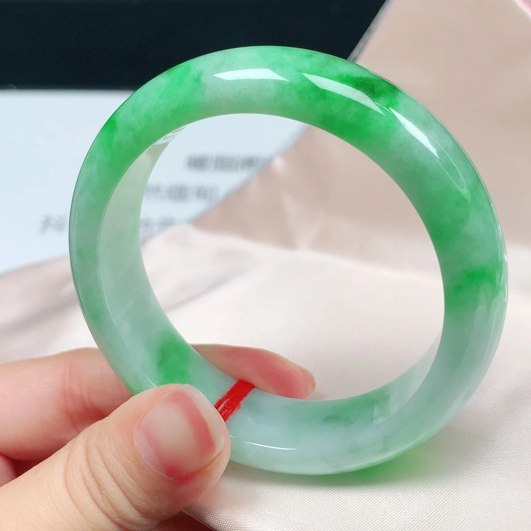 翡翠未镶嵌手镯1963