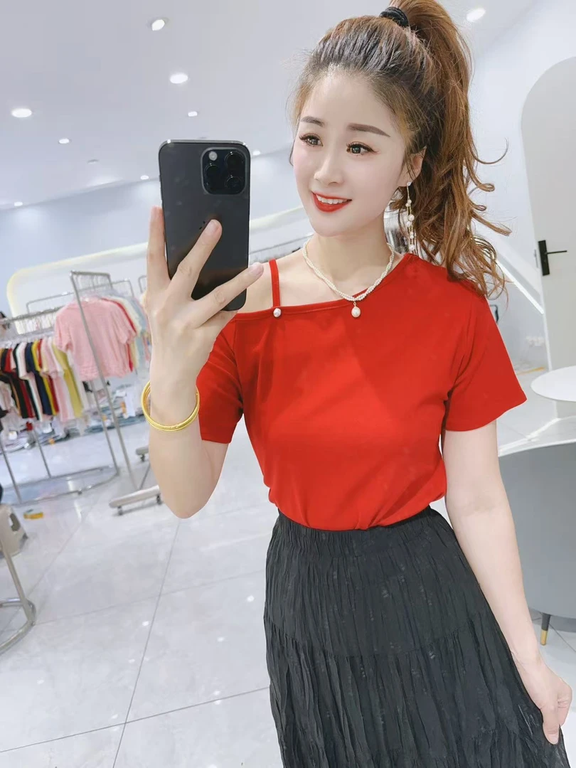 洋气一根肩带露肩亮色体恤